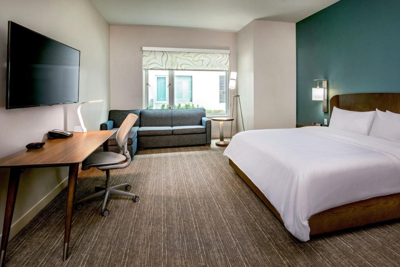 Hotel Element Hampton Peninsula Town Center Extérieur photo