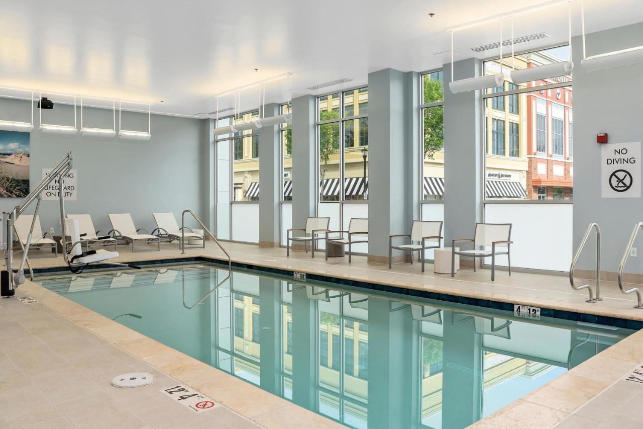 Hotel Element Hampton Peninsula Town Center Extérieur photo