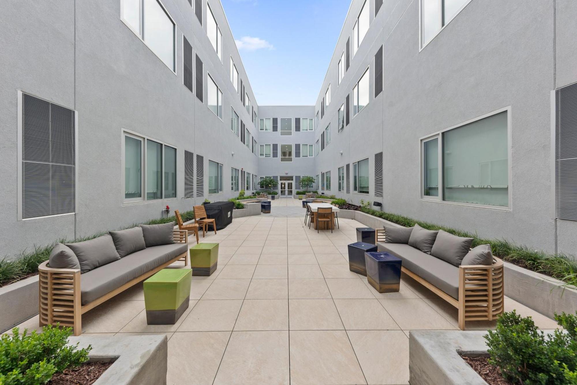 Hotel Element Hampton Peninsula Town Center Extérieur photo
